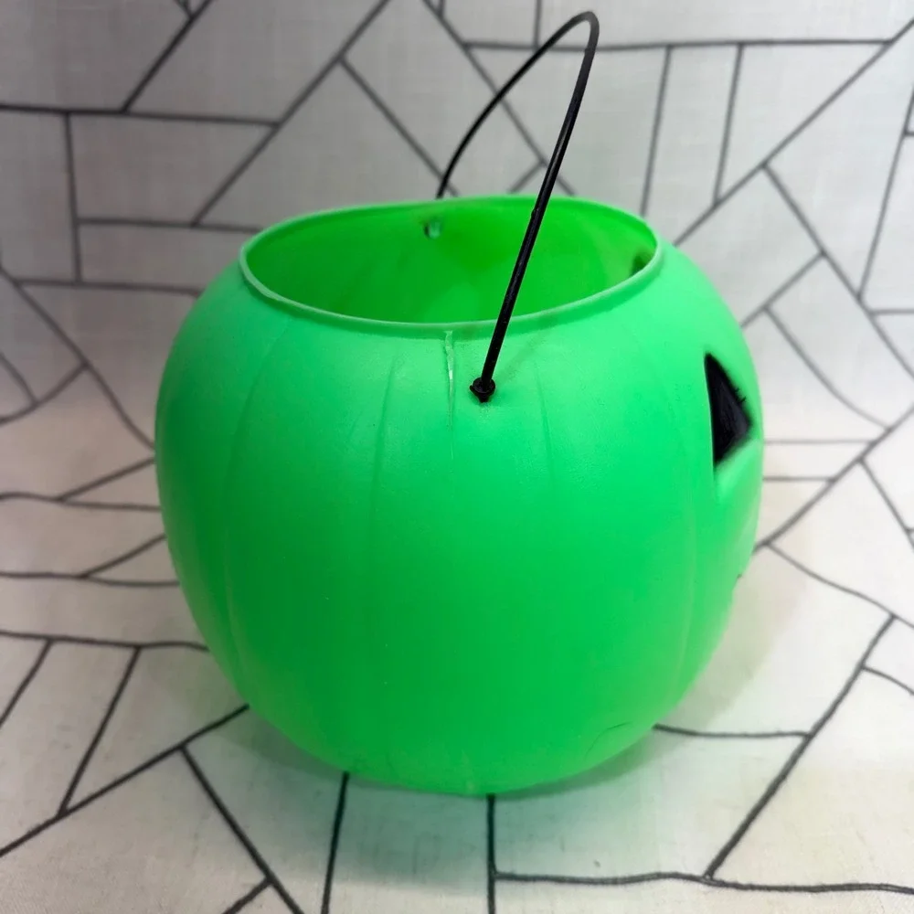General Foam Jack-O-Lantern Bucket 7